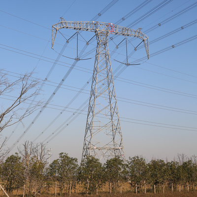 電流を通されたQ235b電気タワーの高圧角タワーを電力線